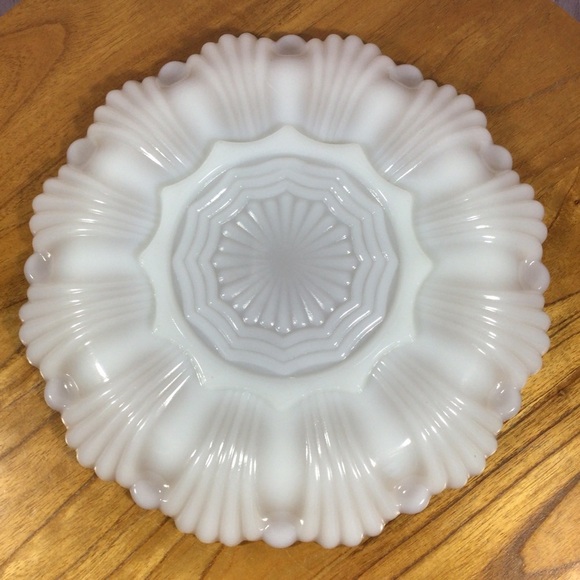 Vintage Anchor Hocking Milk Glass Deviled Egg Platter with Gold Gilt - Picture 5 of 5